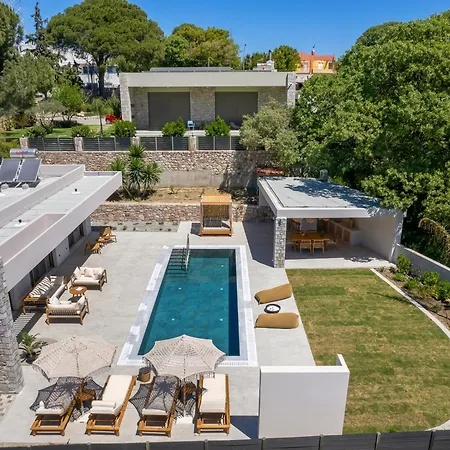Villa Emerald Estate *